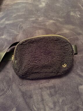 lululemon athletica Black Sherpa Crossbody Belt Bag with Gold Hardware